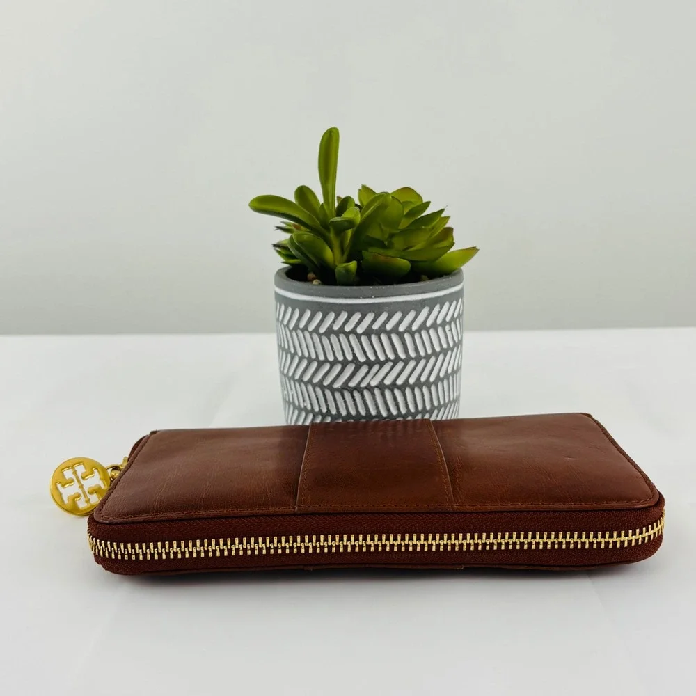 Tory Burch Amanda Zip Around Continental Wallet Brown Leather Gold Logo - Picture 3 of 9